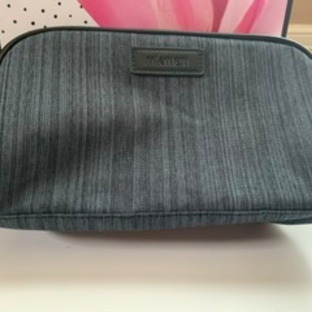 Men’s Black Toiletry / Shaving Kit Bag